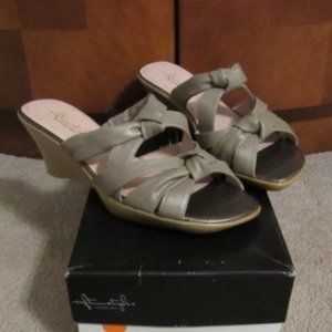Soft Style a Hush Puppies Company Knot Again Sandals 7.5